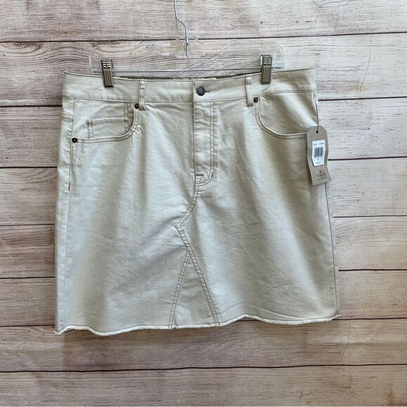 NEW WITH TAGS FRYE & CO DENIM SKIRT IN CREAM - Picture 1 of 6